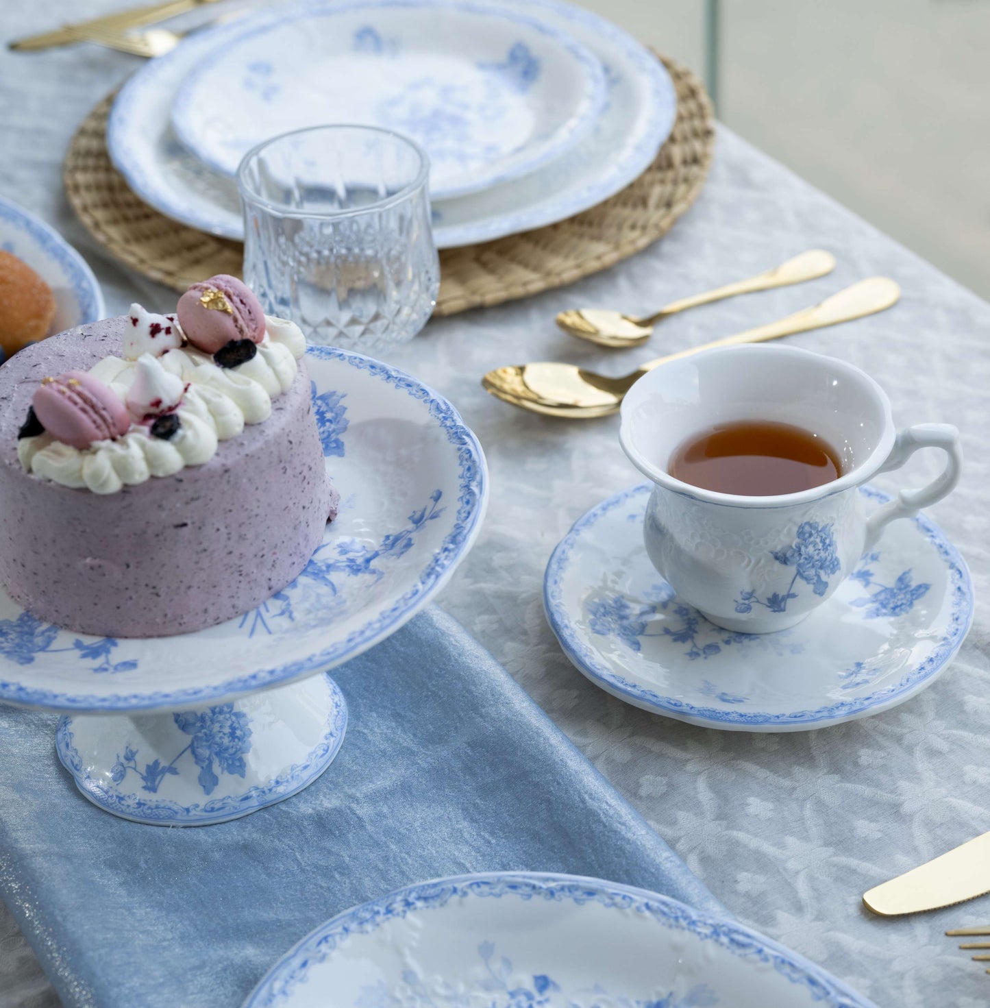 Vintage Blue Fluer Ceramic Cake Stand