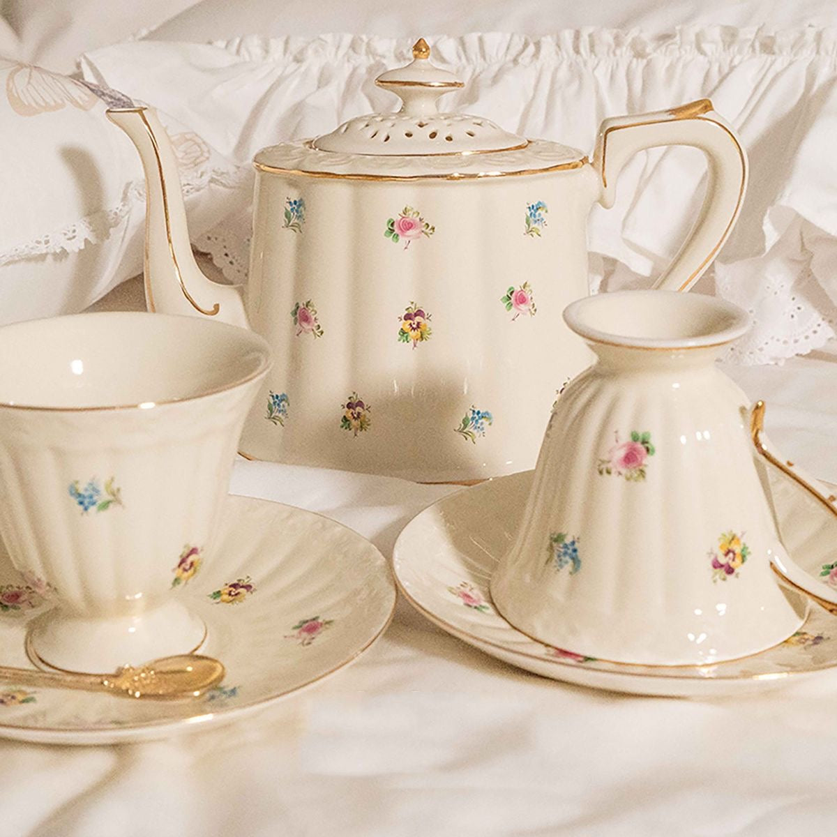 Daisy Fields Porcelain Tea Set