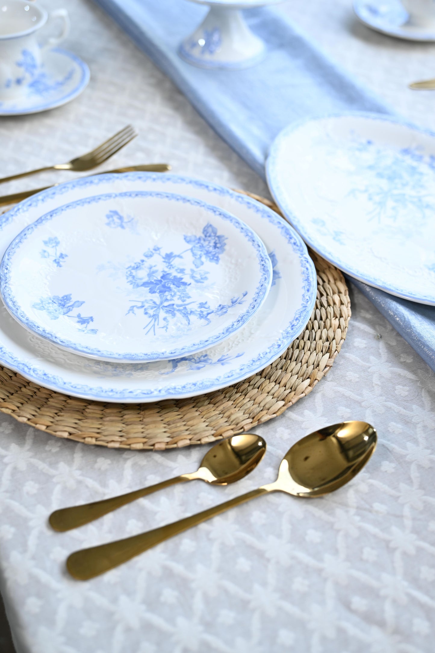 Vintage Blue Fleur Ceramic Dinner Plate