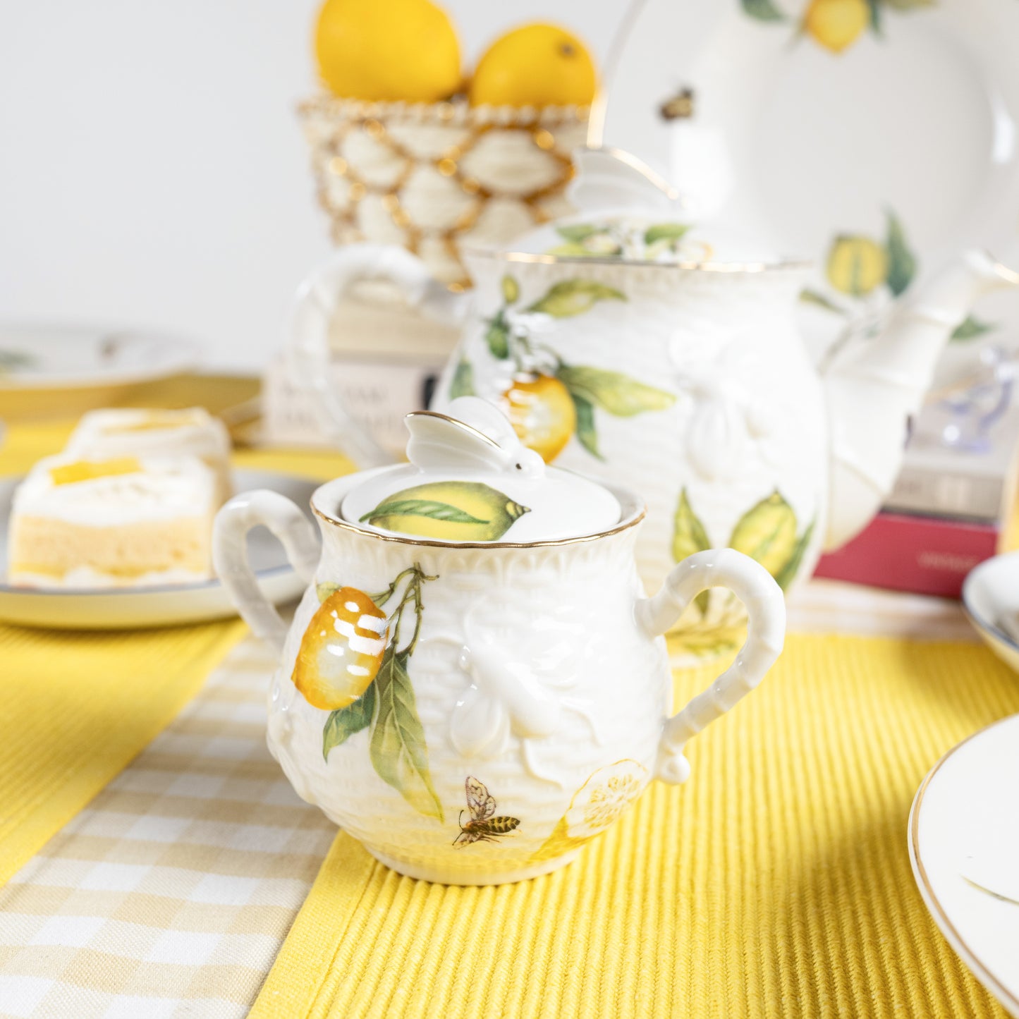 Porcelain Lemon Collection sugar pot with lemon and bee pattern