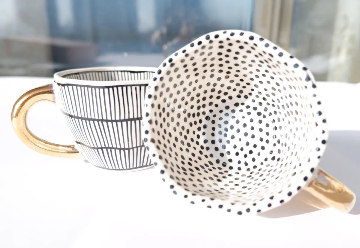 Stoneware mug featuring a black dotty pattern and a gold handle - Birdy Home Design